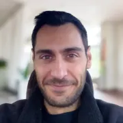 Portrait de Damien Becherini.
